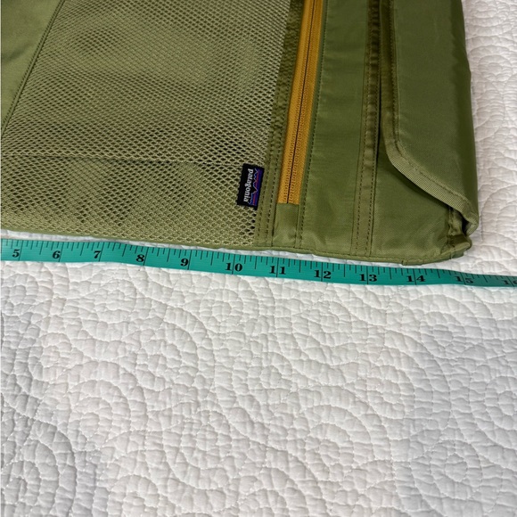 Patagonia Sage Green Laptop Bag - Picture 10 of 10